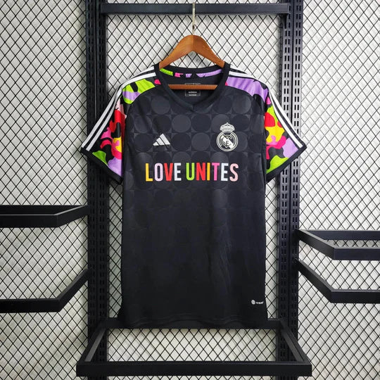 Maillot Real Madrid 2024 Édition « Love Unites »